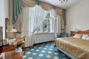 Hotel Romance