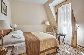 Hotel Romance