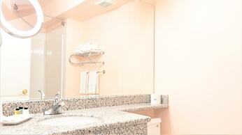 Crystal Star Inn Edmonton Airport