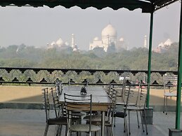 Hotel Taj Plaza