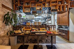 Ananda Hotel Boutique
