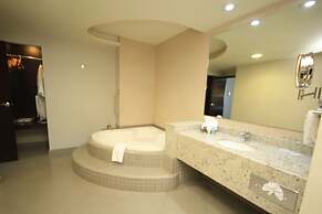 Crowne Plaza Leon by IHG