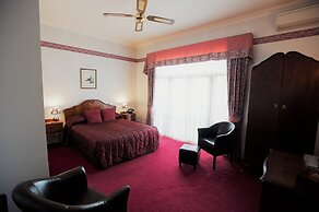 The County Hotel
