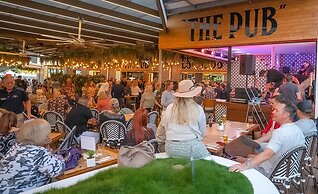 Airlie Beach Hotel