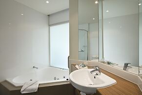 The Waves Apartments