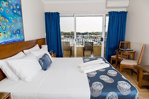 Cullen Bay Resort