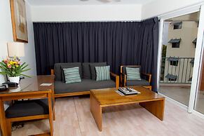 Cullen Bay Resort