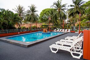 Cullen Bay Resort