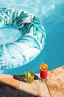 Palms City Resort