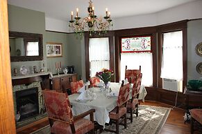 Green Oaks Bed and Breakfast