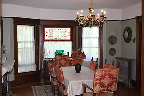 Green Oaks Bed and Breakfast