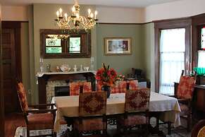 Green Oaks Bed and Breakfast
