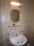 Avlon House Bed & Breakfast