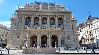 Opera Residence