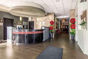 Econo Lodge Inn & Suites