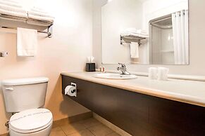 Econo Lodge Inn & Suites