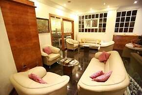 Highgates Hotel