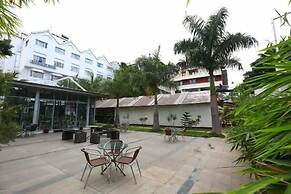 Highgates Hotel