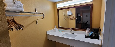 Olympic Inn & Suites