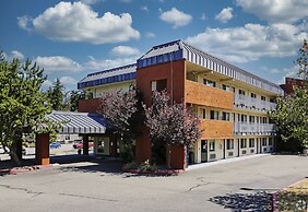 Olympic Inn & Suites