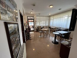 Hotel Lunay
