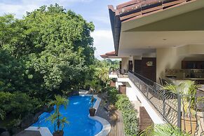 Pumilio Mountain & Ocean Hotel