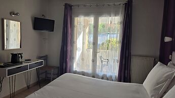 HOTEL RESTAURANT MAS LE CHATELET