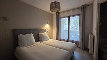 HOTEL RESTAURANT MAS LE CHATELET