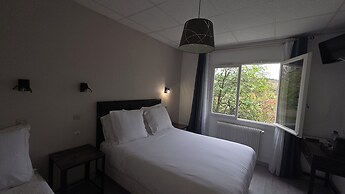 HOTEL RESTAURANT MAS LE CHATELET