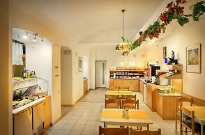 Hotel Golden City Garni
