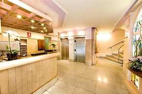Hotel Monarque El Rodeo