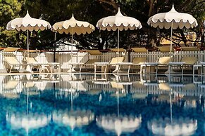 SALUS Smart & Chic Hotel