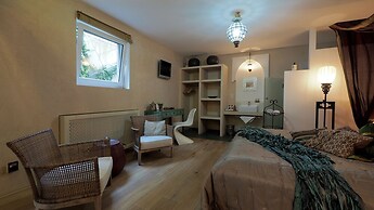 The Rooms Bed & Breakfast