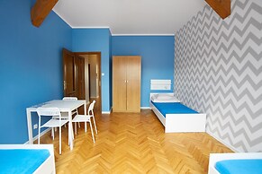 Dizzy Daisy Hostel