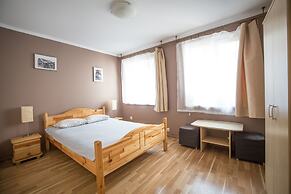 Dizzy Daisy Hostel