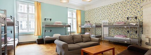 Dizzy Daisy Hostel