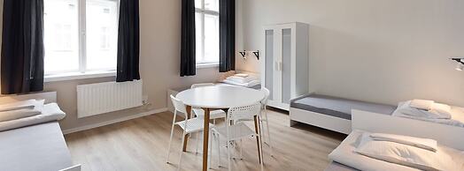 Dizzy Daisy Hostel