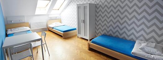 Dizzy Daisy Hostel