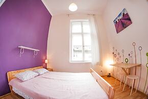 Dizzy Daisy Hostel