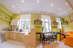 Dizzy Daisy Hostel