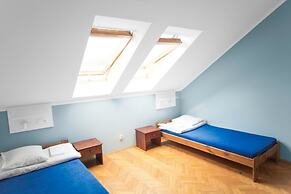 Dizzy Daisy Hostel
