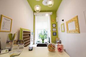 Dizzy Daisy Hostel