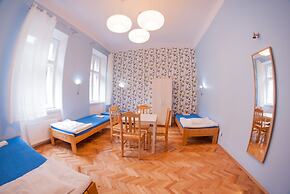 Dizzy Daisy Hostel