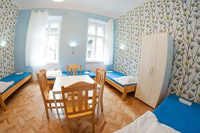 Dizzy Daisy Hostel