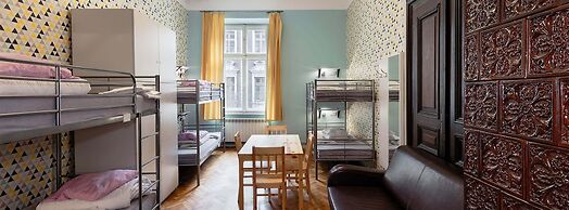 Dizzy Daisy Hostel