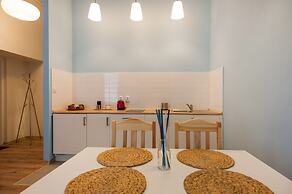 Dizzy Daisy Hostel
