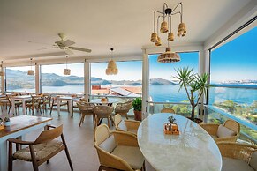 Hideaway Hotel