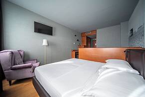 Point Hotel