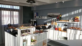 Fly Boutique Hotel