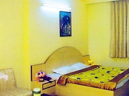 Hotel Apra Inn